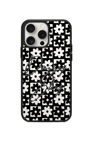 BLACK AND WHITE DAISY CHECKERS